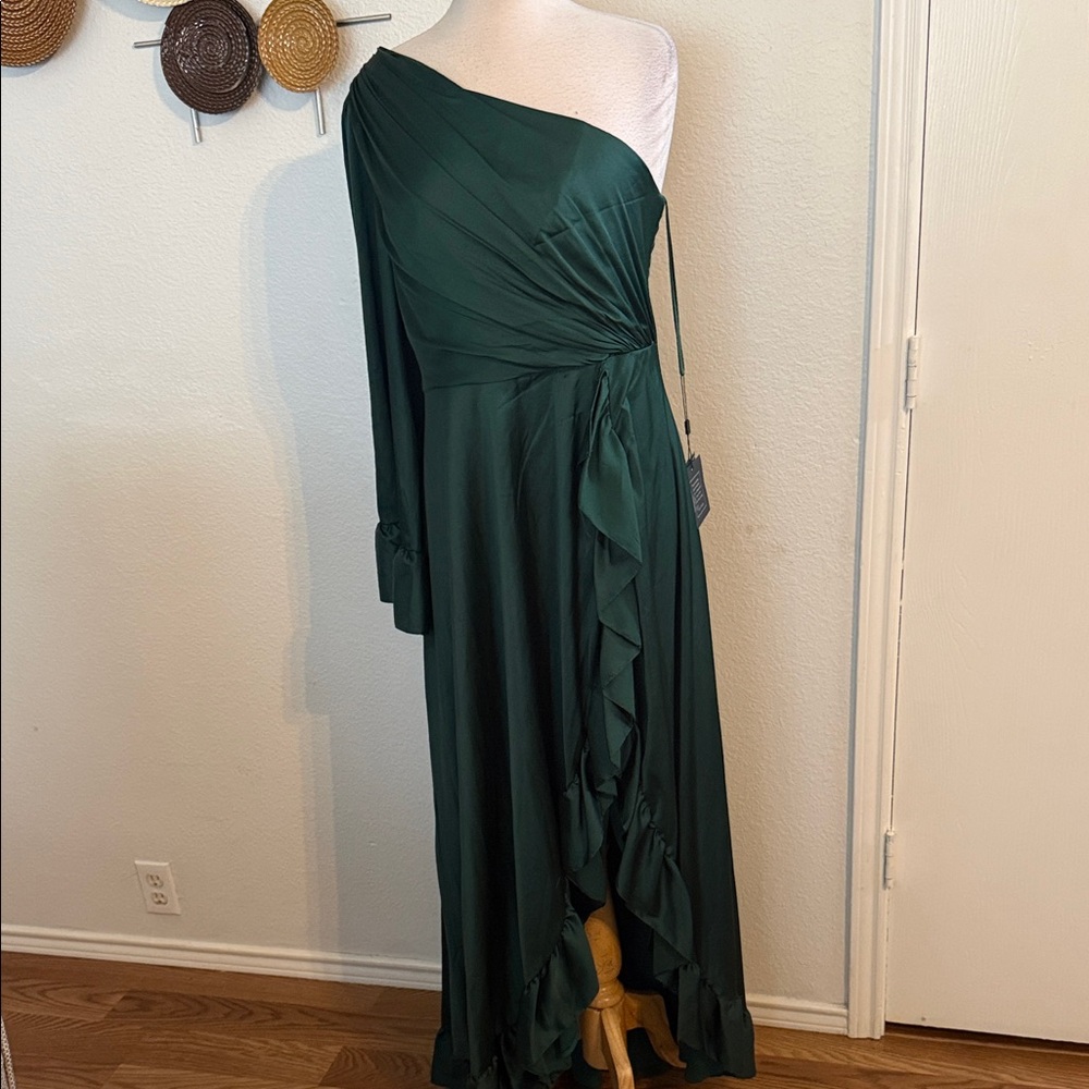 Mac Duggal Elegant One-Shoulder Dress in Deep Green. Sz 14